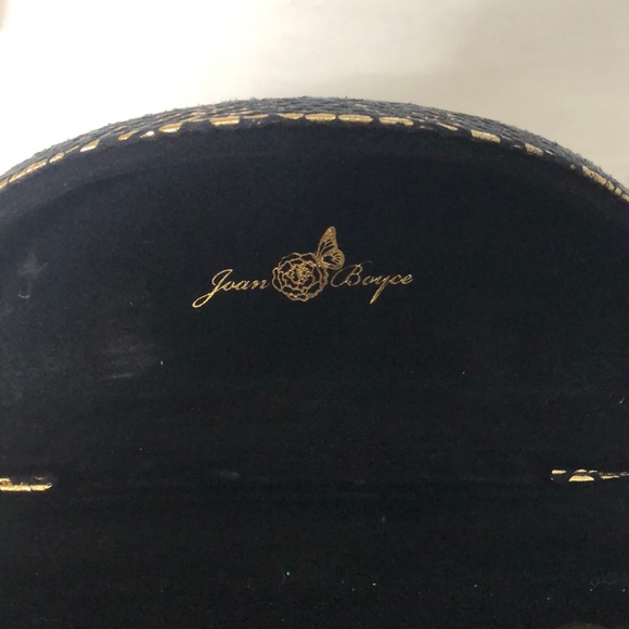💕 3/$15 Joan Boyce sunglasses and case - Picture 5 of 5